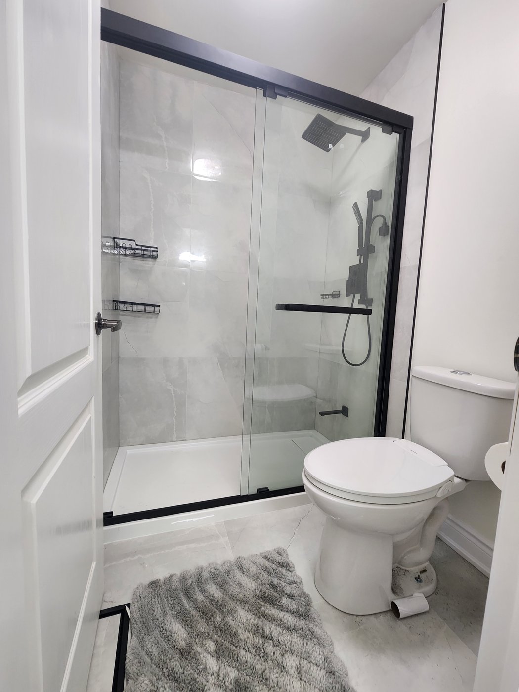 Frameless glass shower
