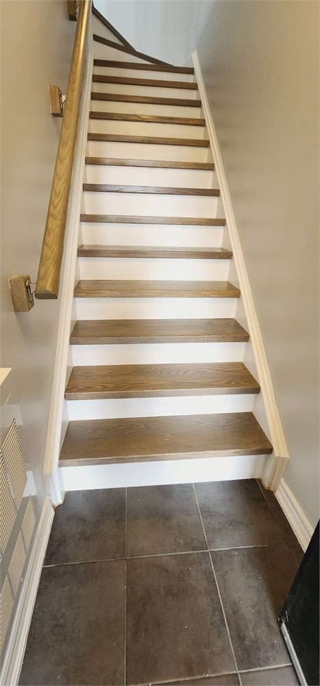 Oak Treads White Risers